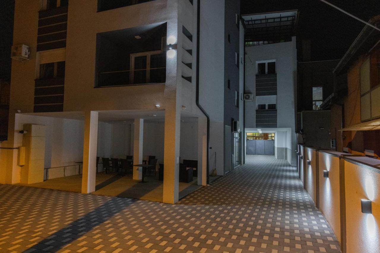 Hany Sweet Ni Buitenkant foto